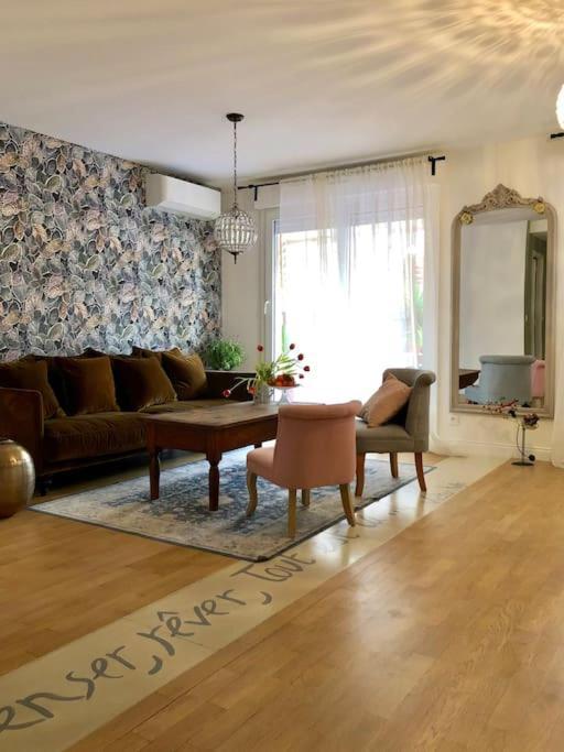 Large Magnificent Terrace Apartment Ница Екстериор снимка