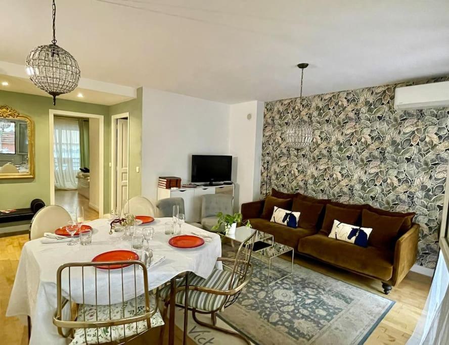 Large Magnificent Terrace Apartment Ница Екстериор снимка