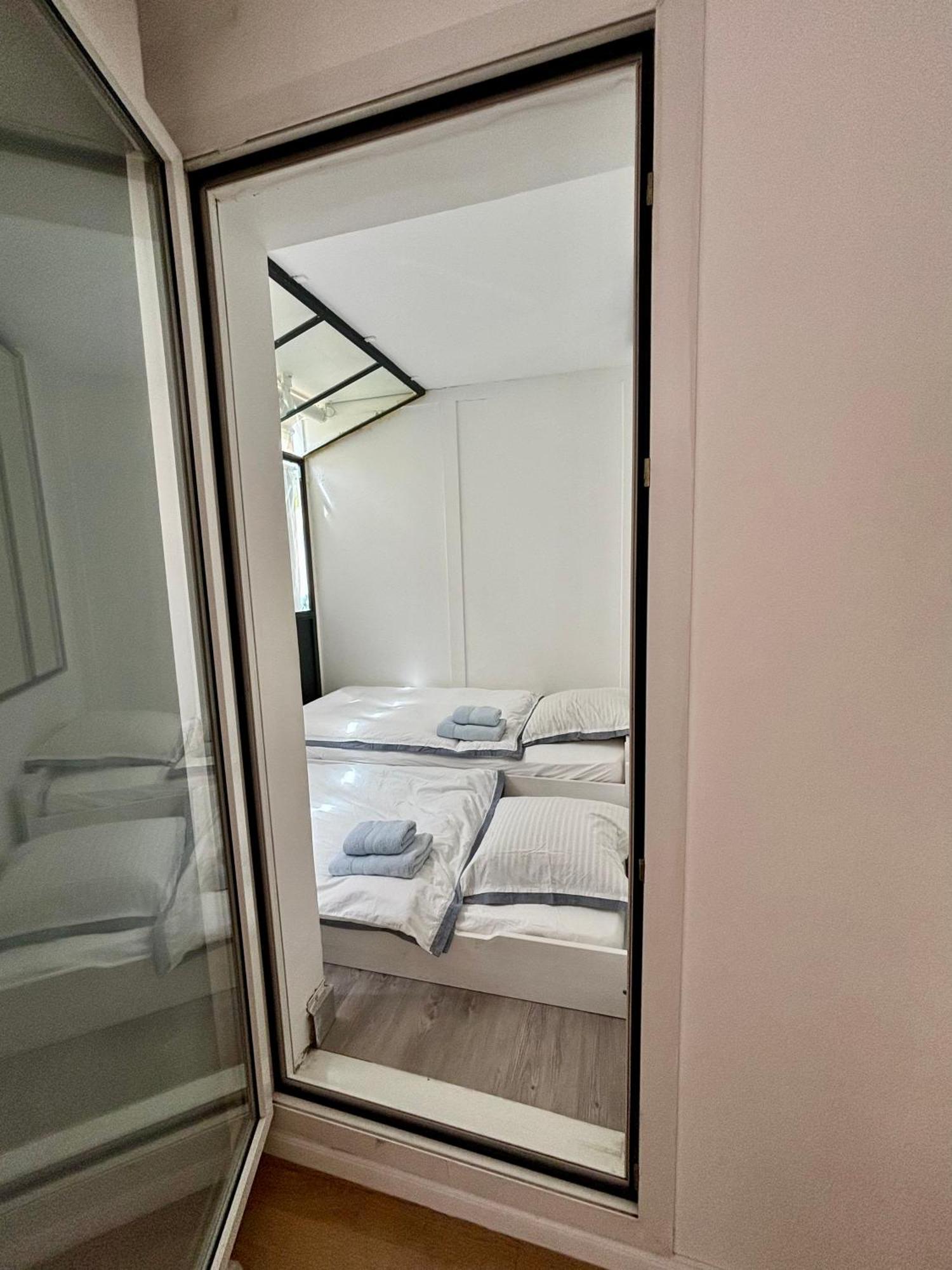 Large Magnificent Terrace Apartment Ница Екстериор снимка